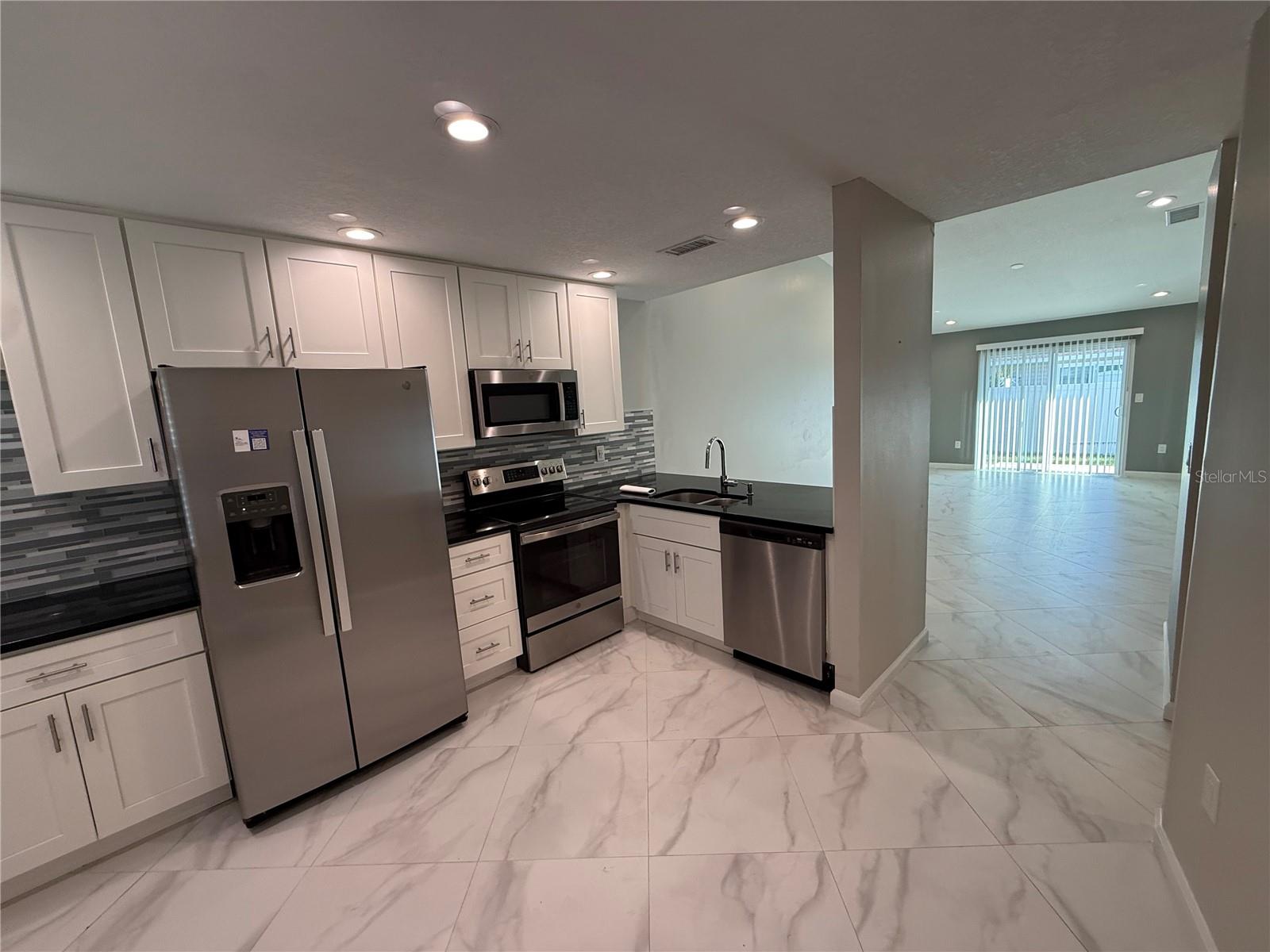 HIDDEN LAKE VILLAS - Residential Lease