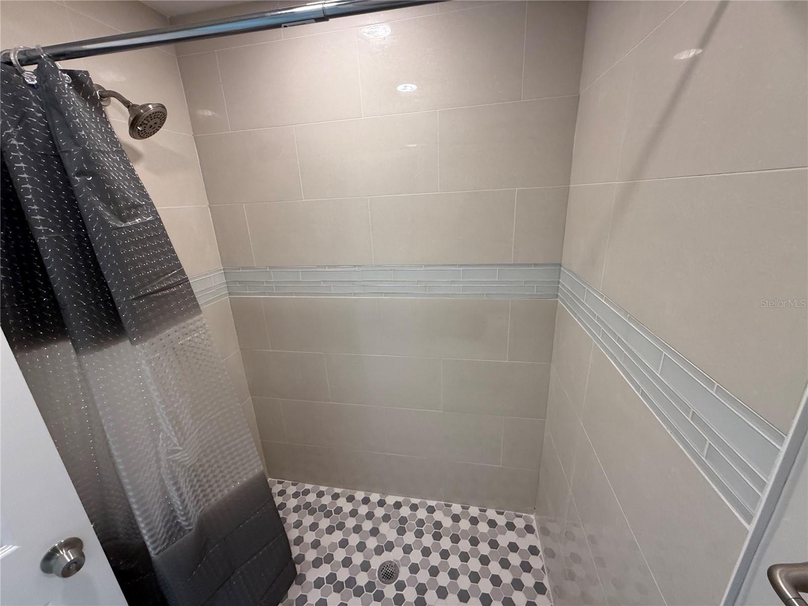 HIDDEN LAKE VILLAS - Residential Lease