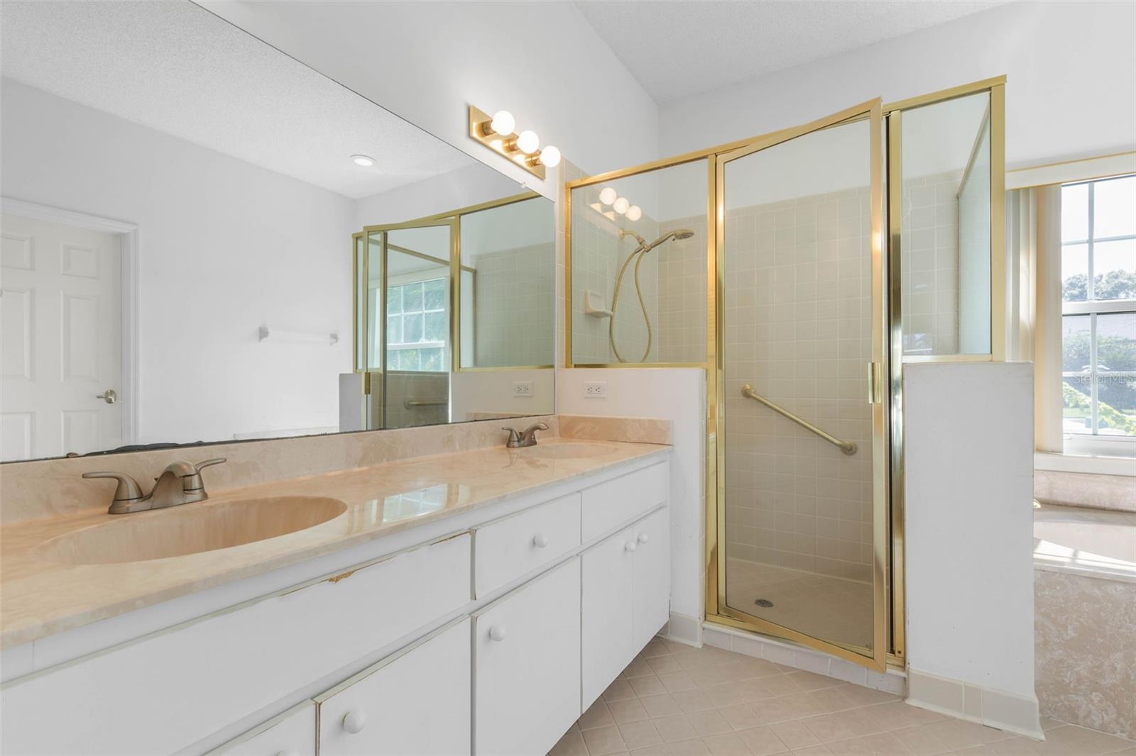 HAMPTONS - Residential
