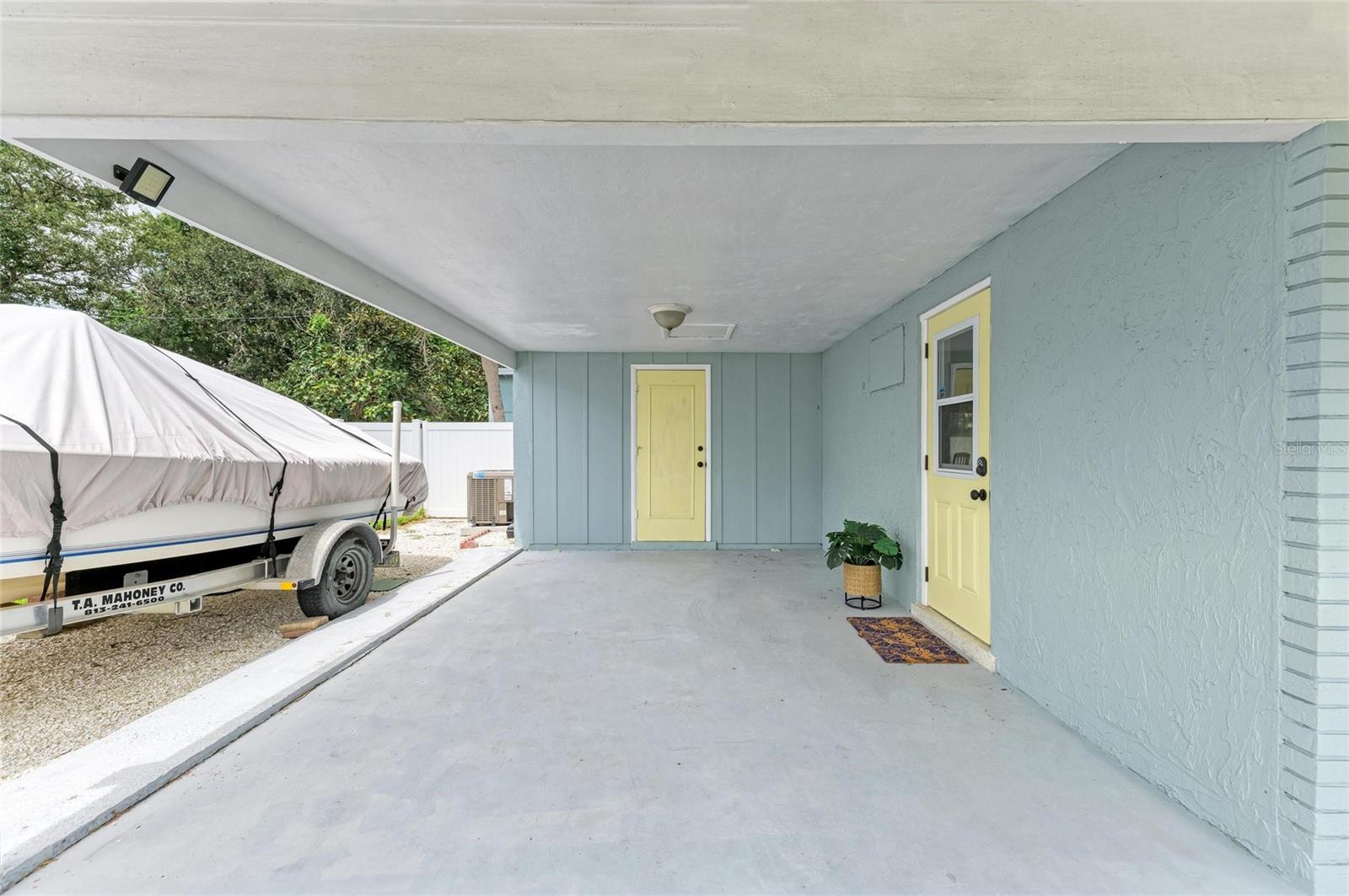 564 W SEMINOLE DRIVE