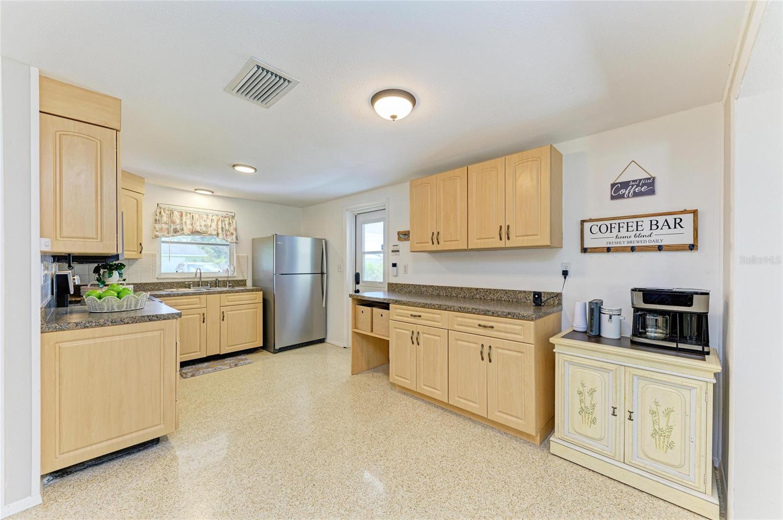 564 W SEMINOLE DRIVE