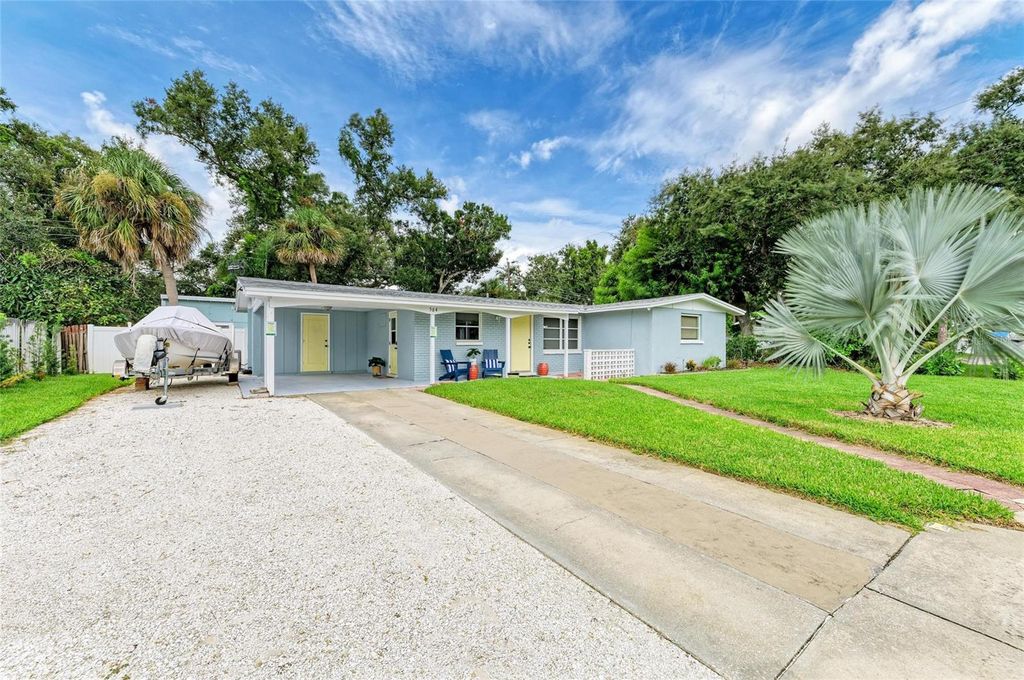 Photo of 564 W Seminole Drive, Venice, FL 34293 (MLS # N6140284)