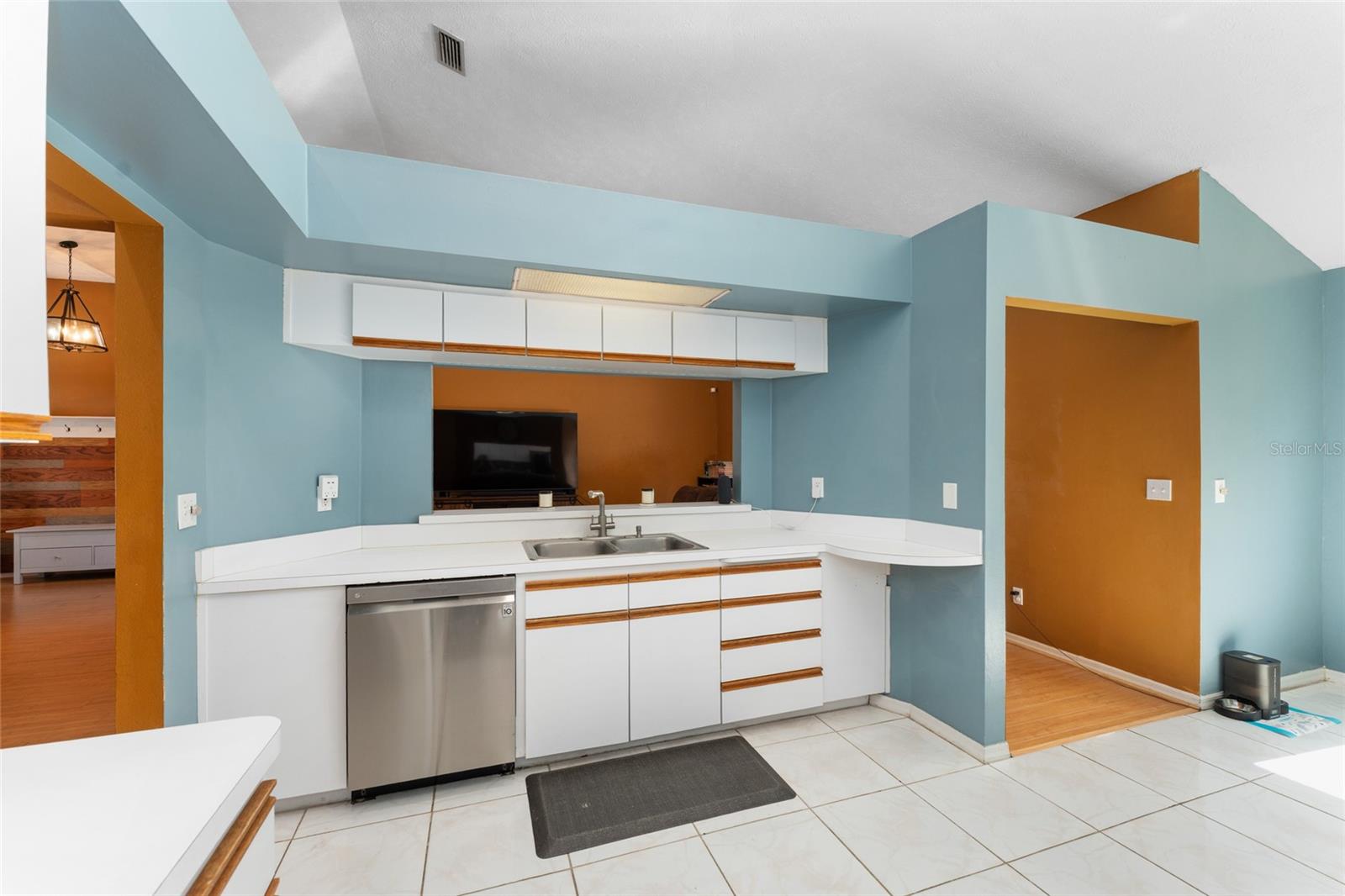 KINGS COURT - Residential