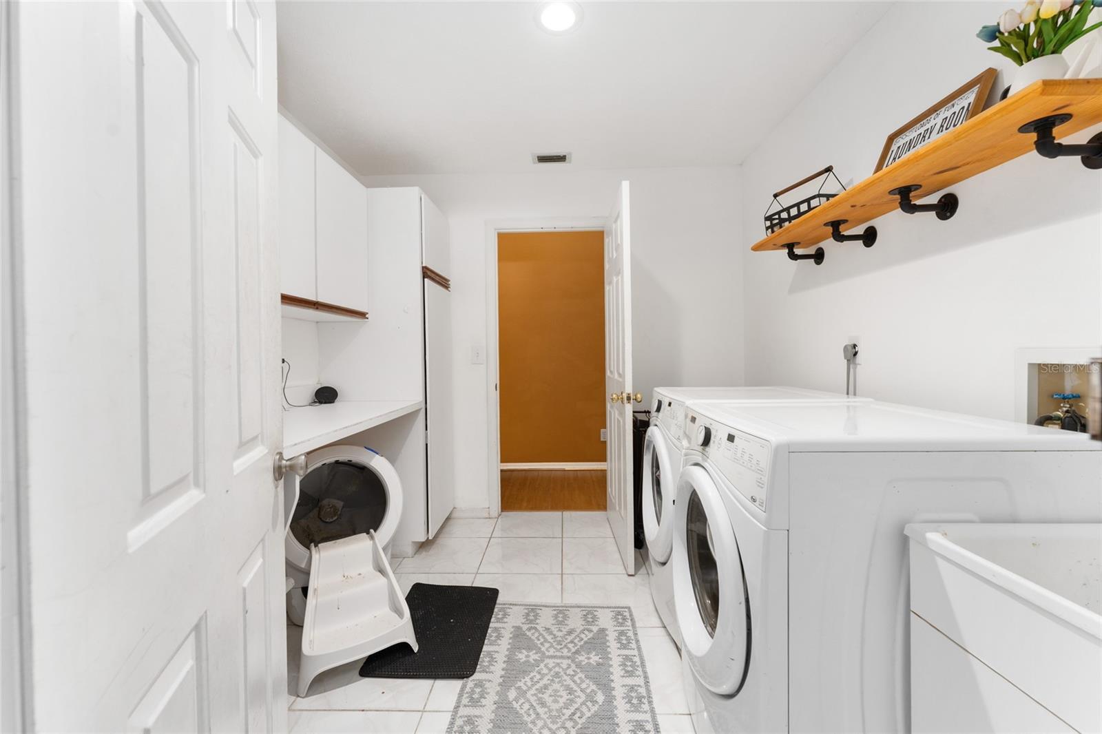 KINGS COURT - Residential