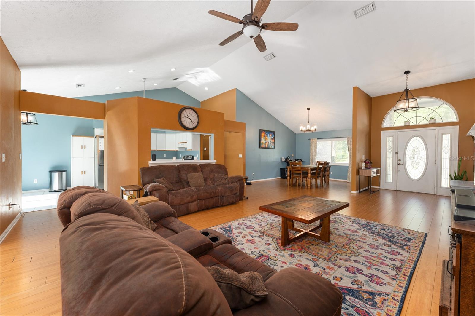 KINGS COURT - Residential