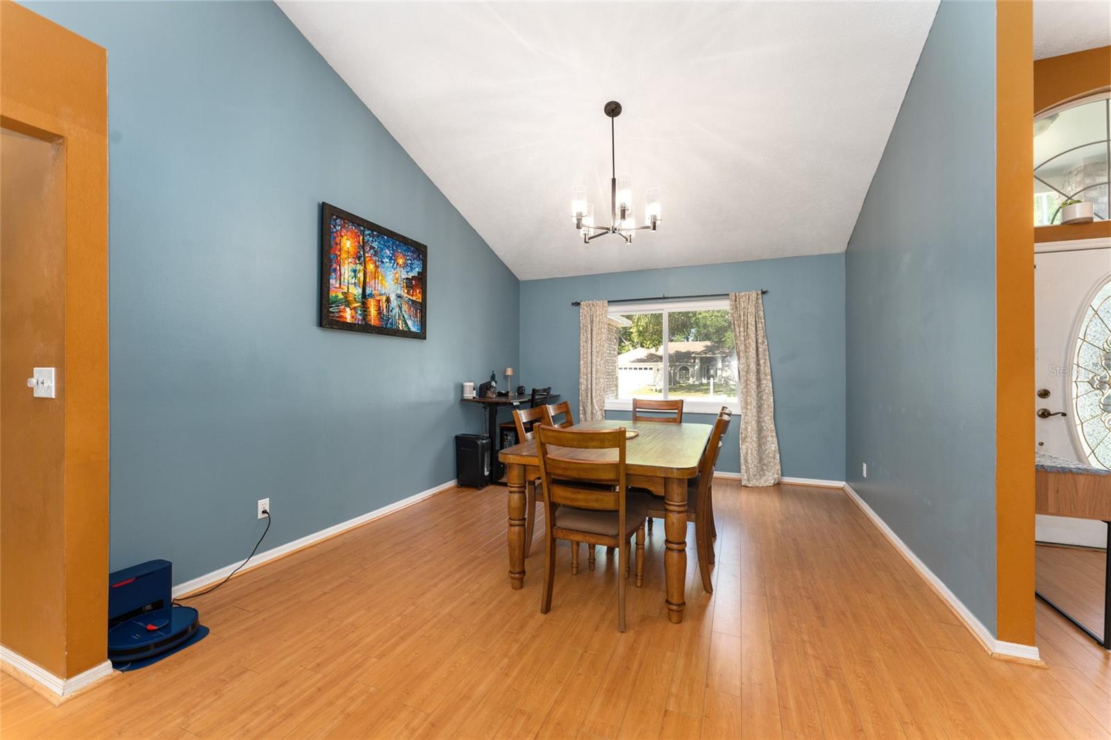 KINGS COURT - Residential