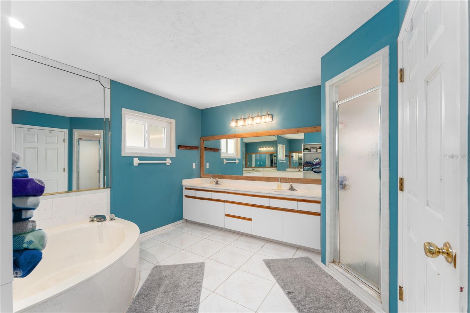 KINGS COURT - Residential