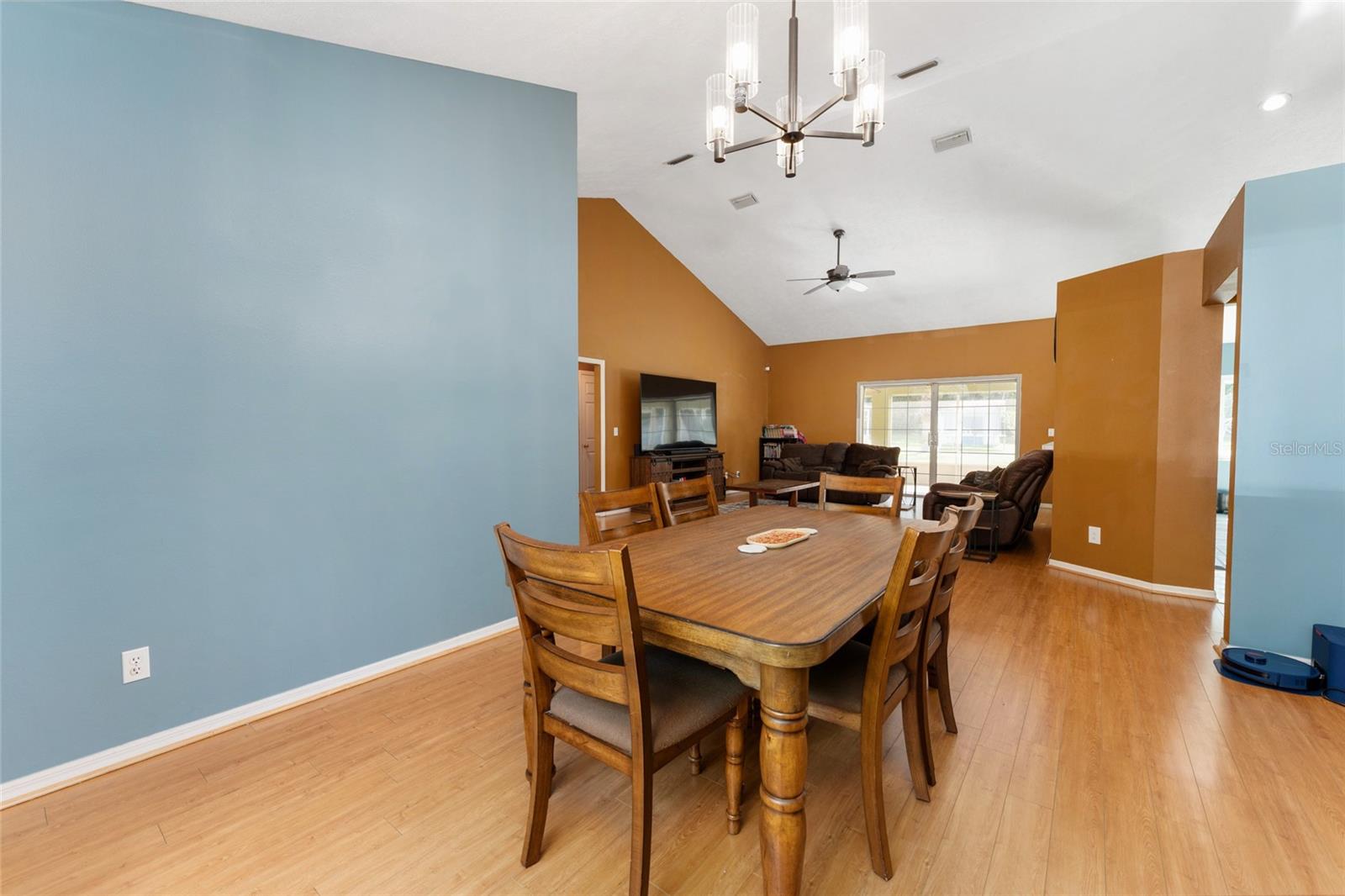 KINGS COURT - Residential