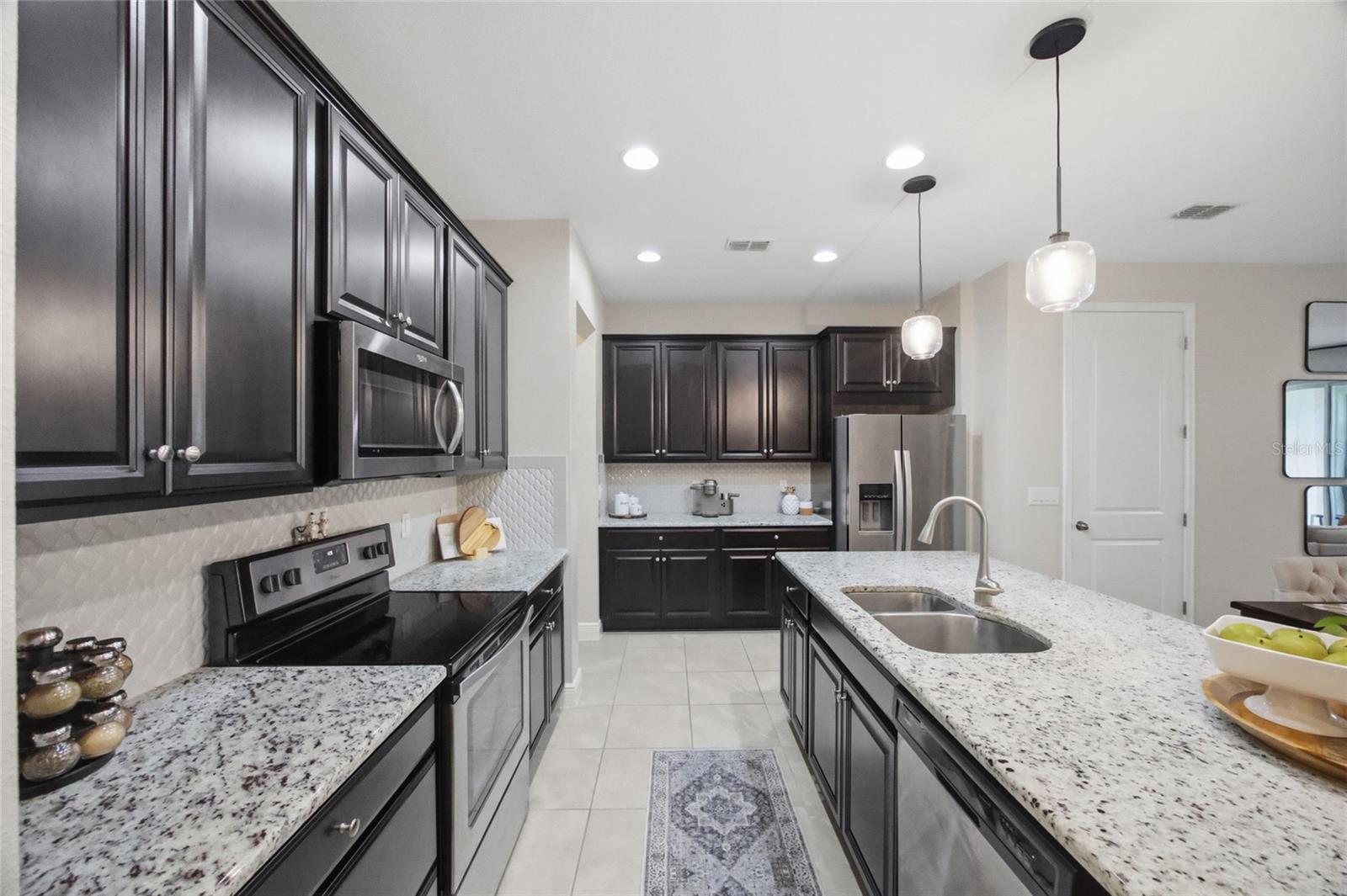 LAKESHORE PRESERVE - Residential