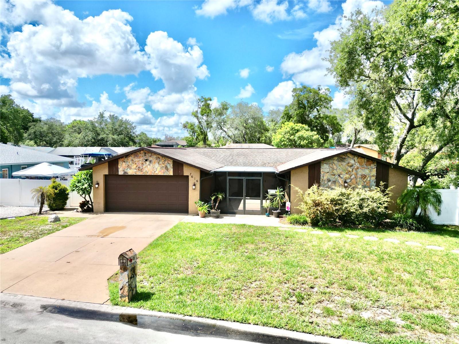 7616 LAUREL OAK COURT