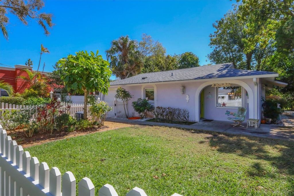 Photo of 2213 19th Avenue W, Bradenton, FL 34205 (MLS # A4682067)