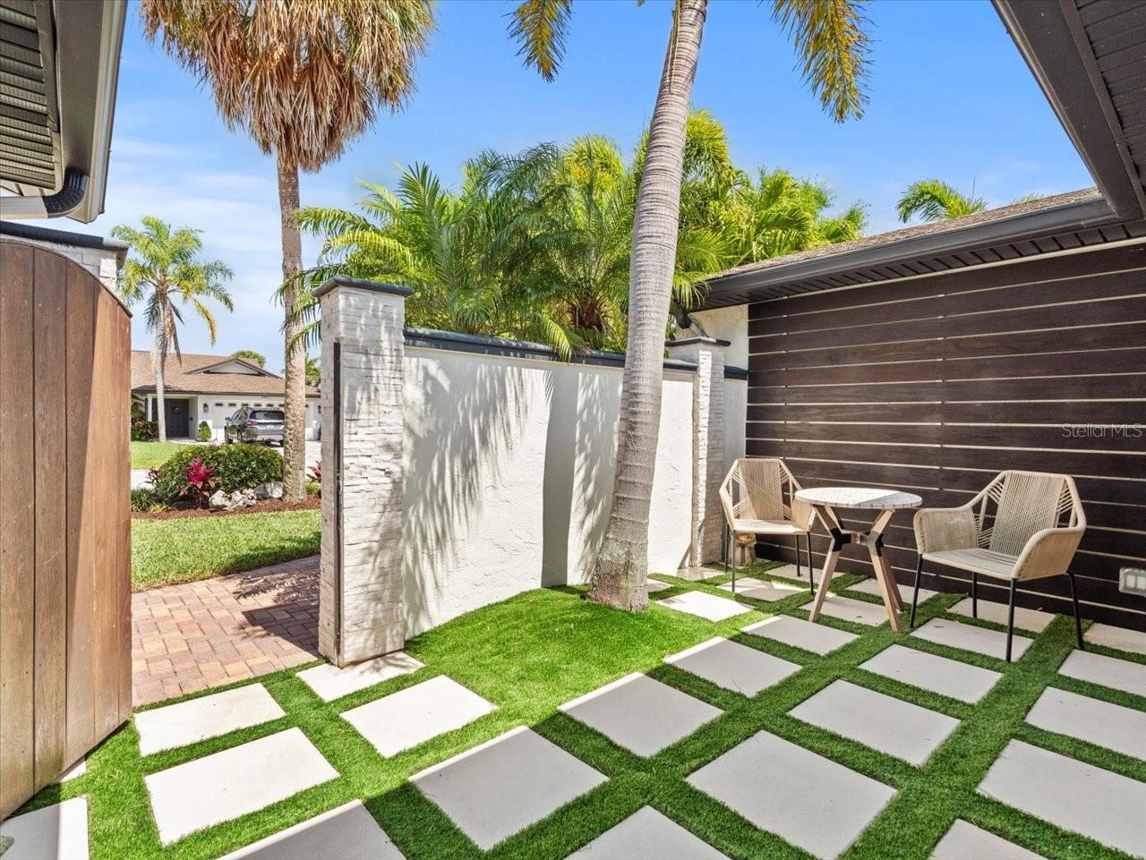 THREE PALMS POINT - Residential