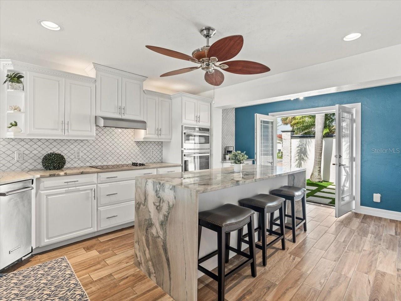 THREE PALMS POINT - Residential