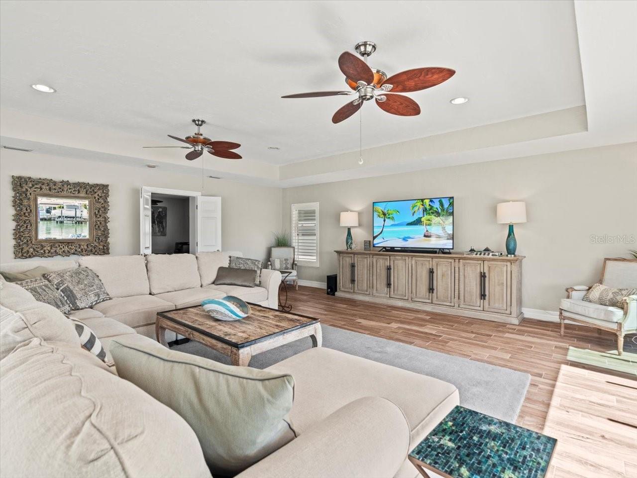 THREE PALMS POINT - Residential