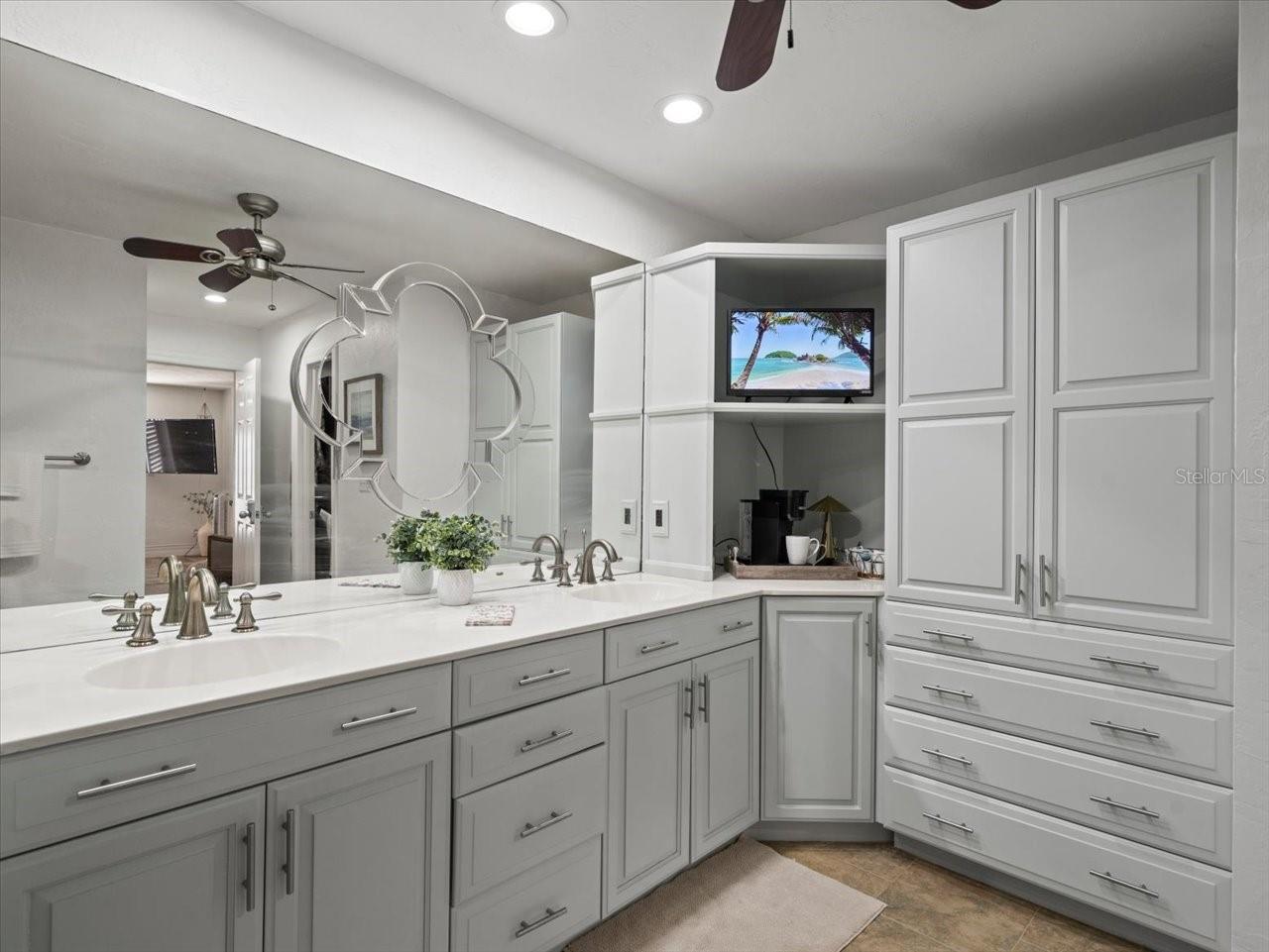 THREE PALMS POINT - Residential