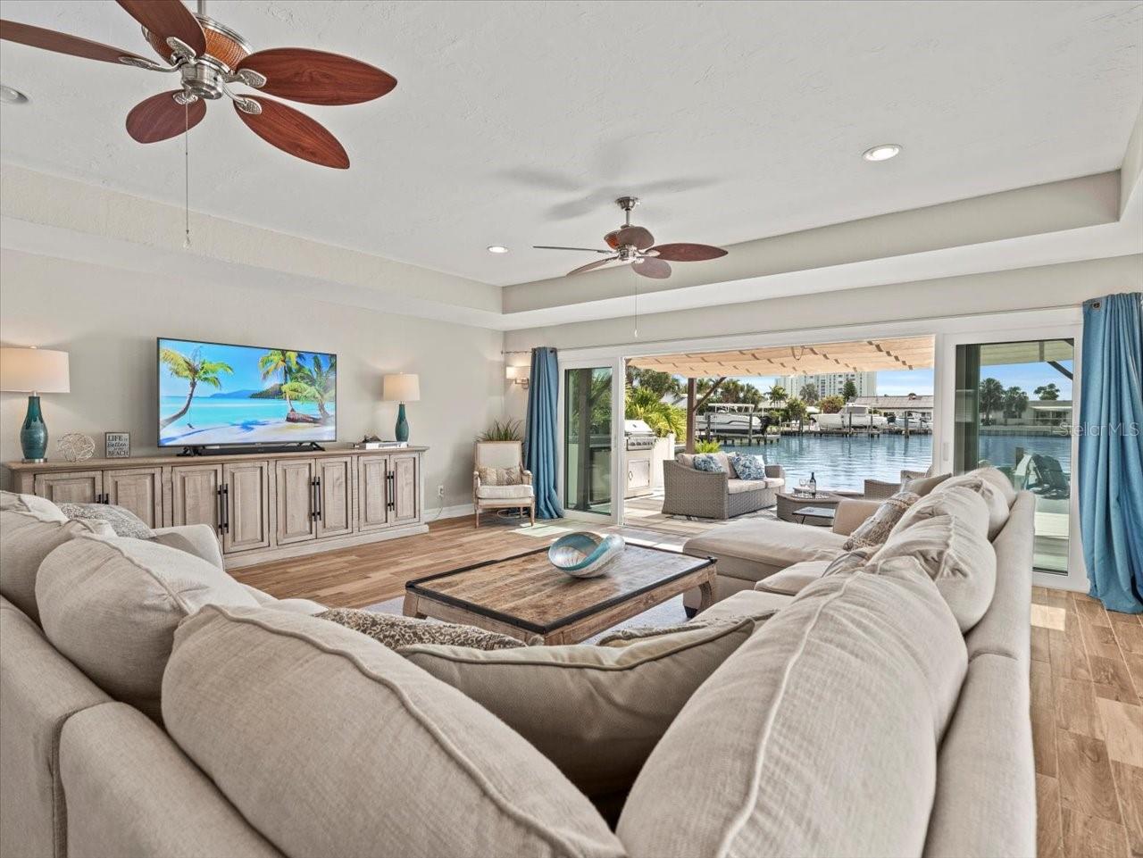 THREE PALMS POINT - Residential