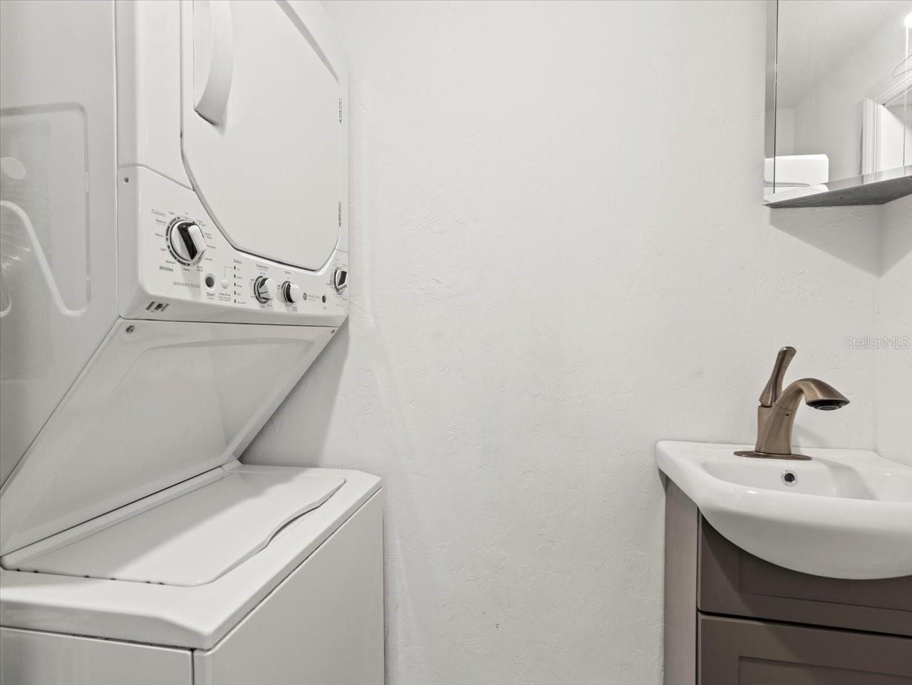 THREE PALMS POINT - Residential