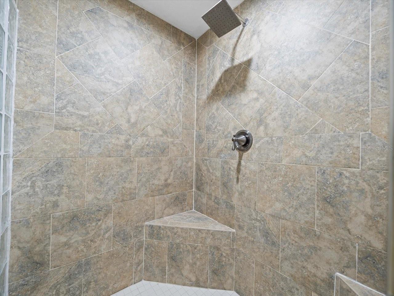 THREE PALMS POINT - Residential