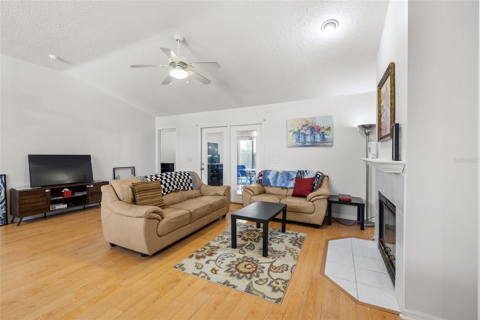 DRAYTON PLACE UNIT ONE B - Residential