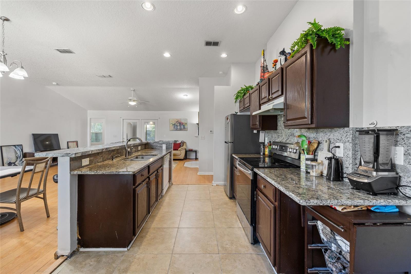 DRAYTON PLACE UNIT ONE B - Residential