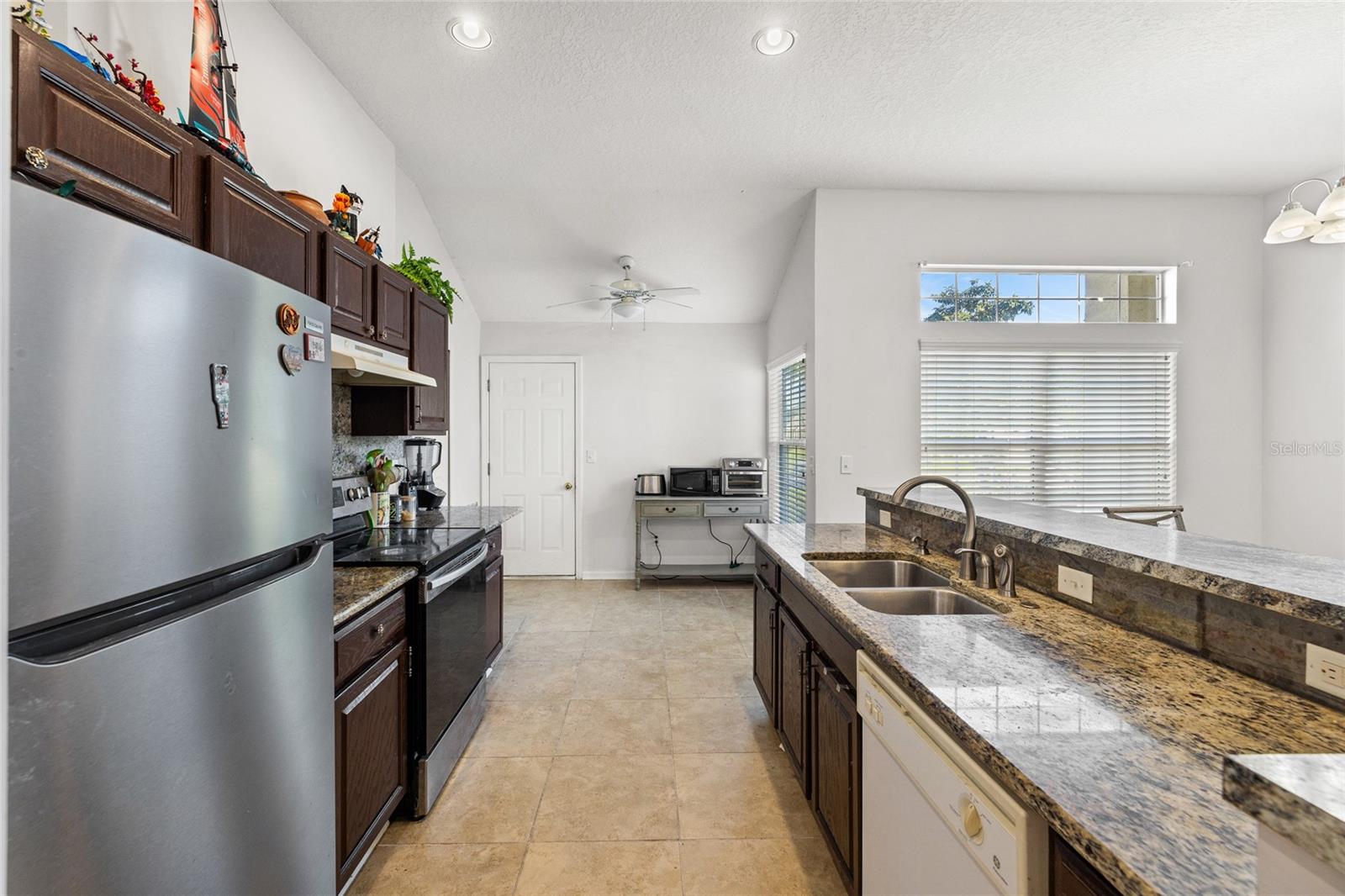DRAYTON PLACE UNIT ONE B - Residential
