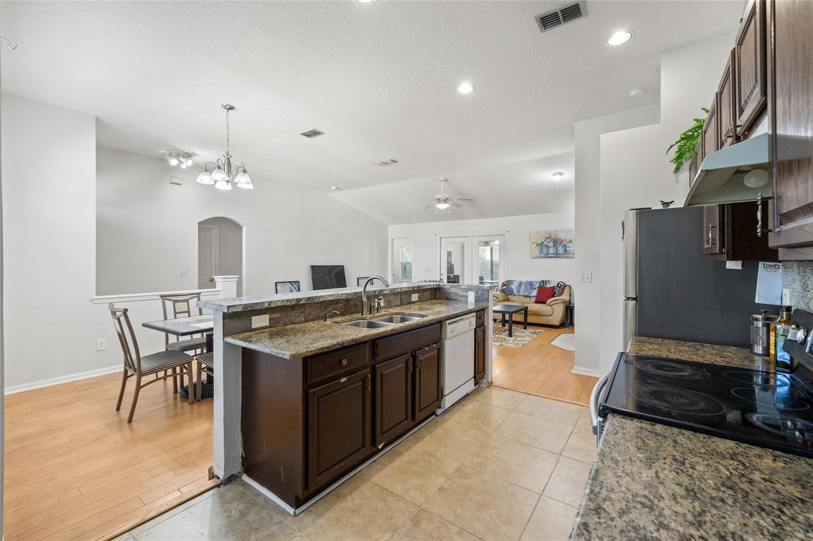 DRAYTON PLACE UNIT ONE B - Residential