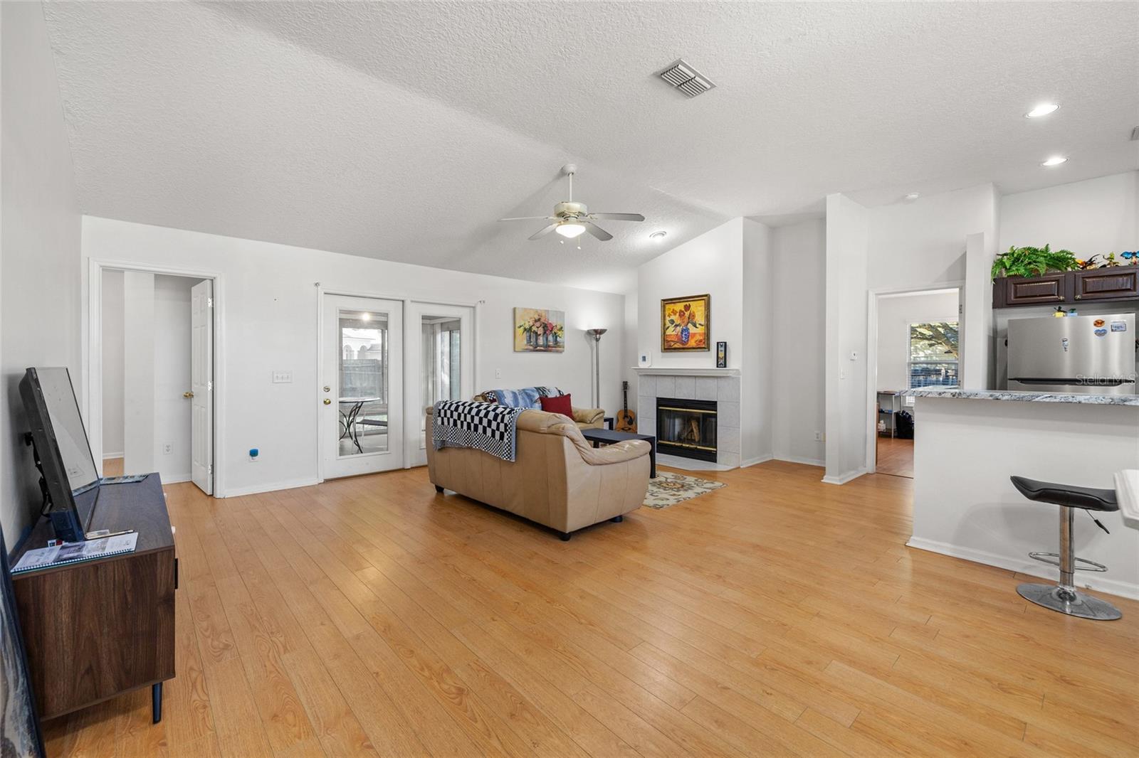 DRAYTON PLACE UNIT ONE B - Residential