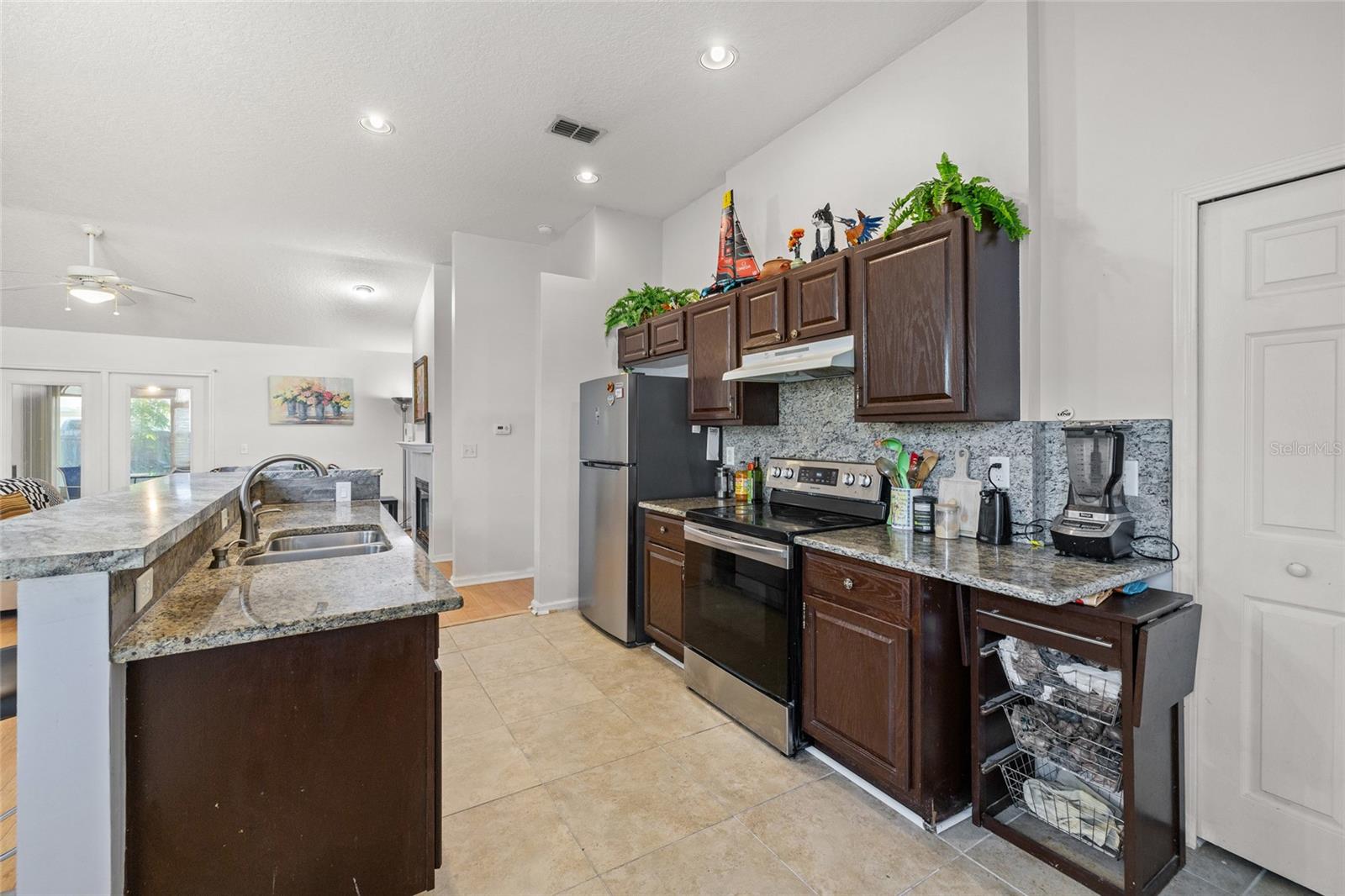 DRAYTON PLACE UNIT ONE B - Residential