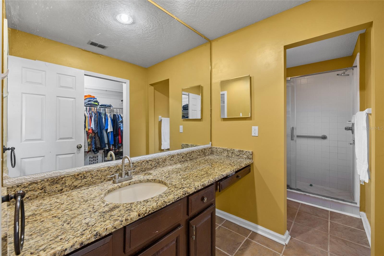 DRAYTON PLACE UNIT ONE B - Residential