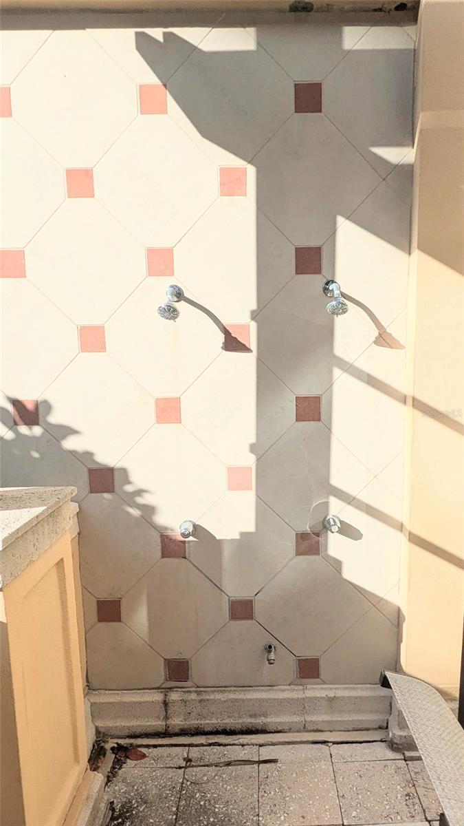 RENAISSANCE 1 - Residential Lease