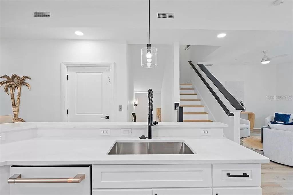 BRISA DEL MAR TWNHMS - Residential Lease