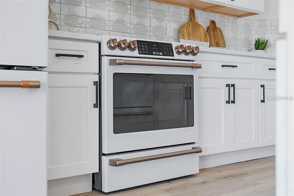 BRISA DEL MAR TWNHMS - Residential Lease