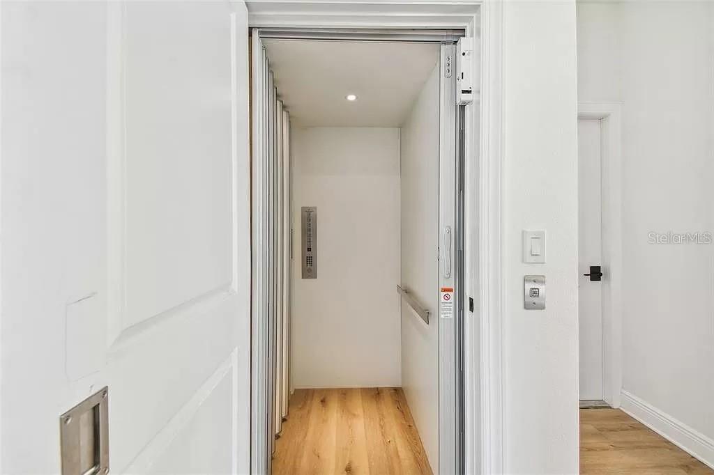 BRISA DEL MAR TWNHMS - Residential Lease