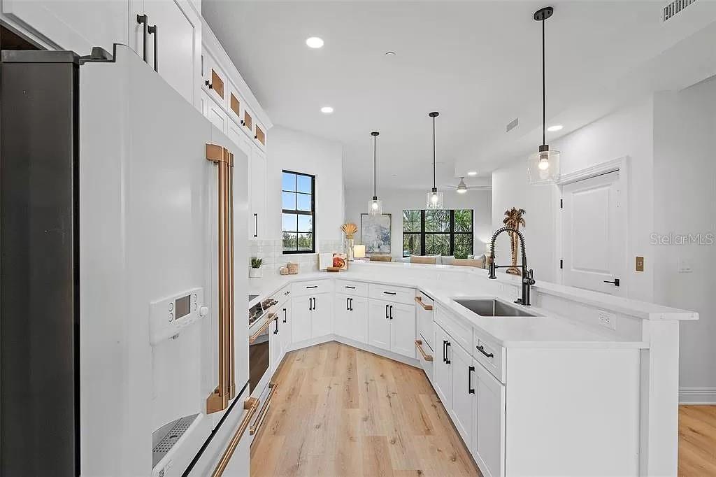 BRISA DEL MAR TWNHMS - Residential Lease