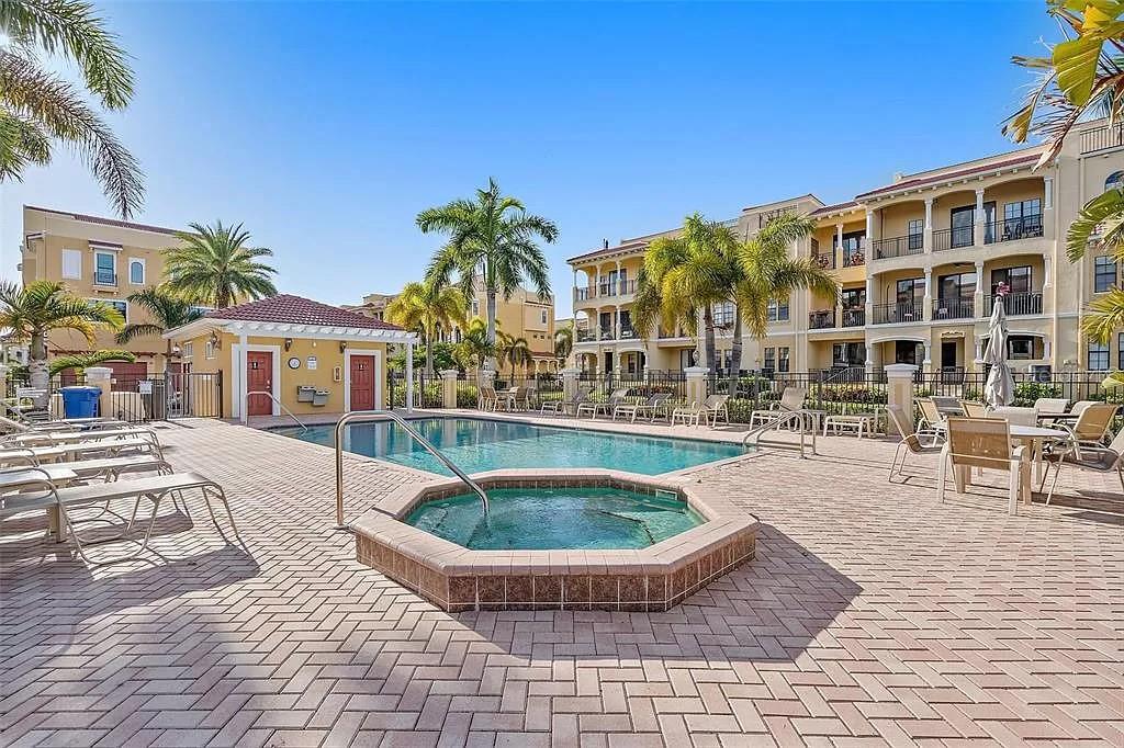 BRISA DEL MAR TWNHMS - Residential Lease