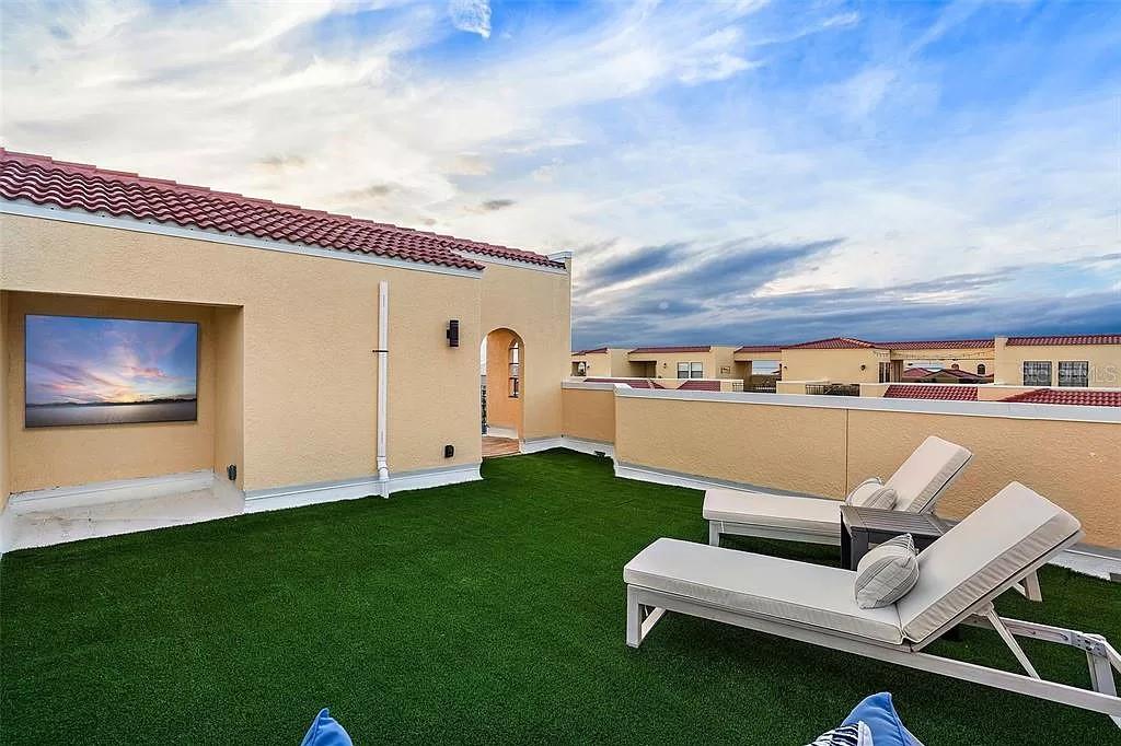 BRISA DEL MAR TWNHMS - Residential Lease