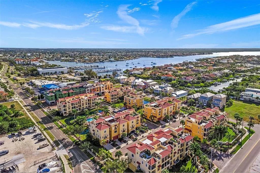 BRISA DEL MAR TWNHMS - Residential Lease