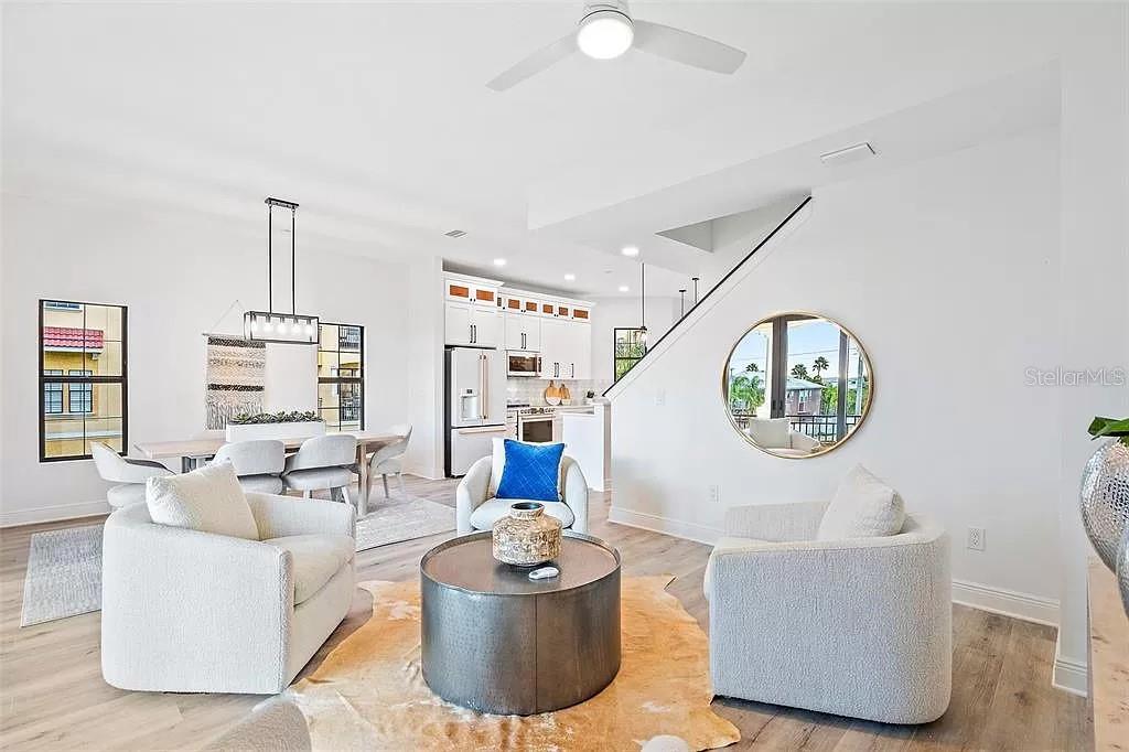 BRISA DEL MAR TWNHMS - Residential Lease