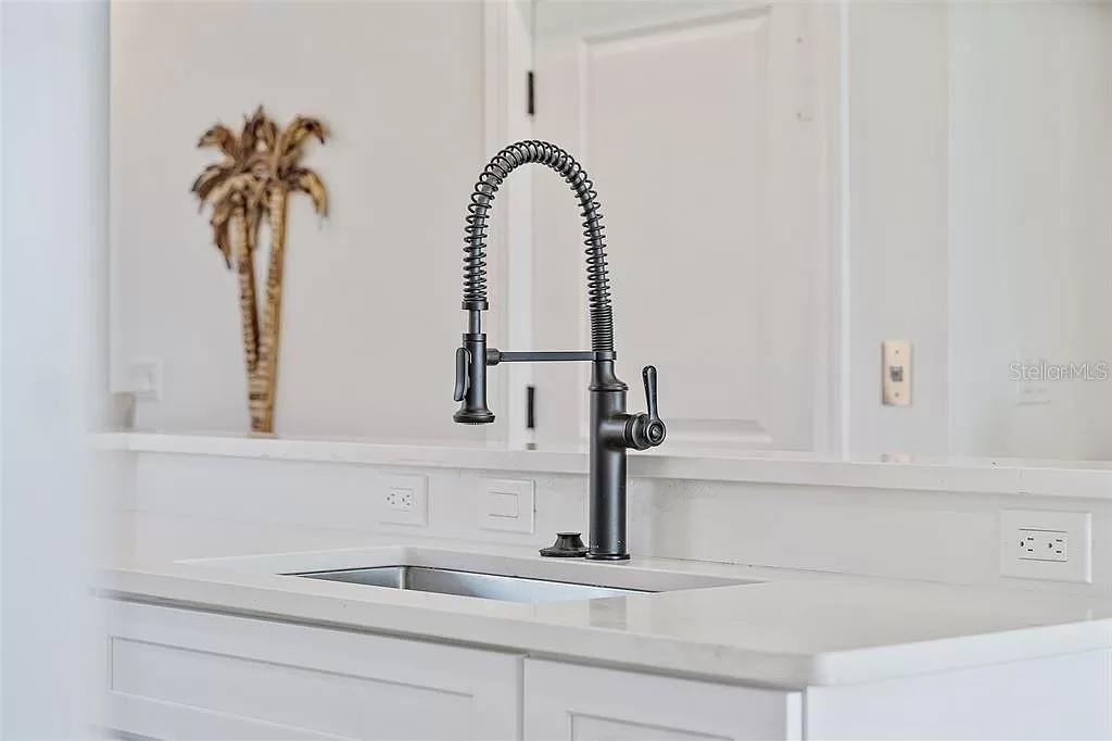 BRISA DEL MAR TWNHMS - Residential Lease