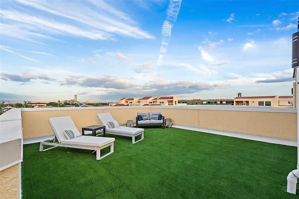 BRISA DEL MAR TWNHMS - Residential Lease
