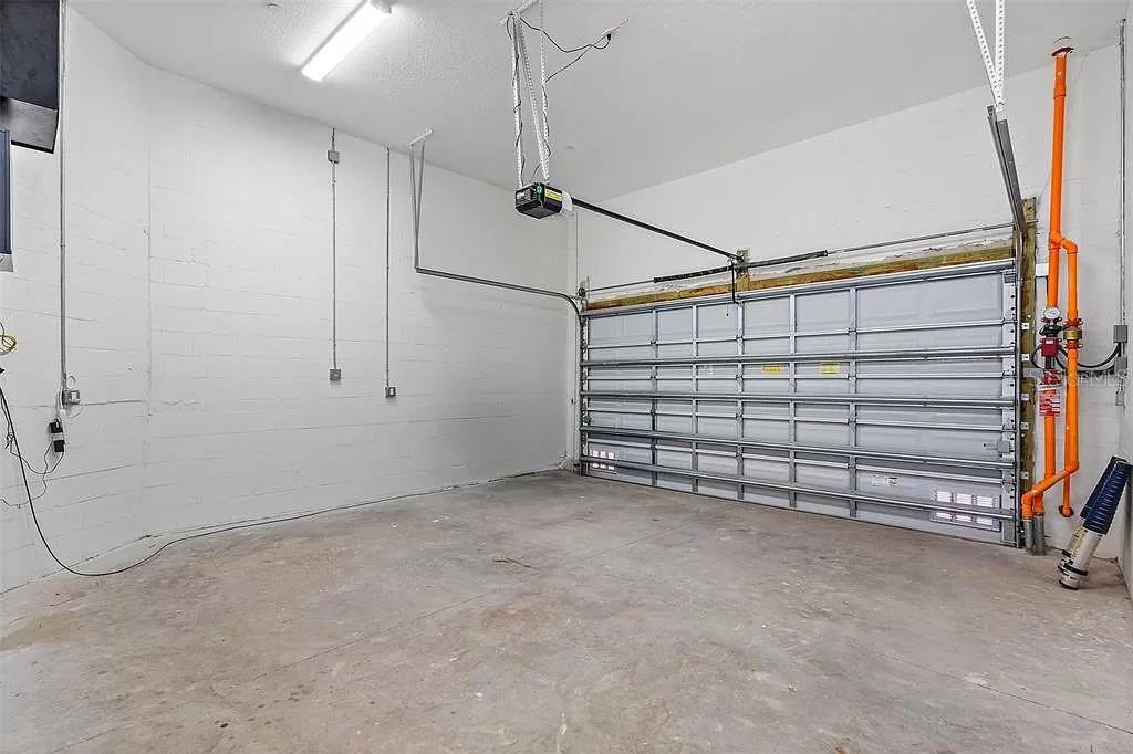 BRISA DEL MAR TWNHMS - Residential Lease