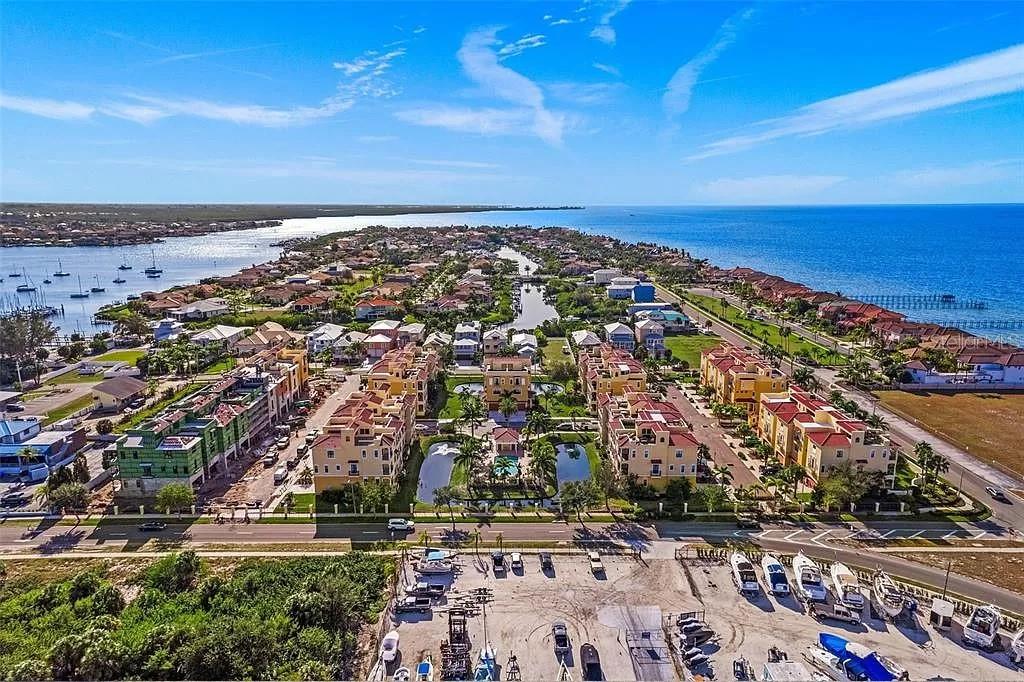 BRISA DEL MAR TWNHMS - Residential Lease