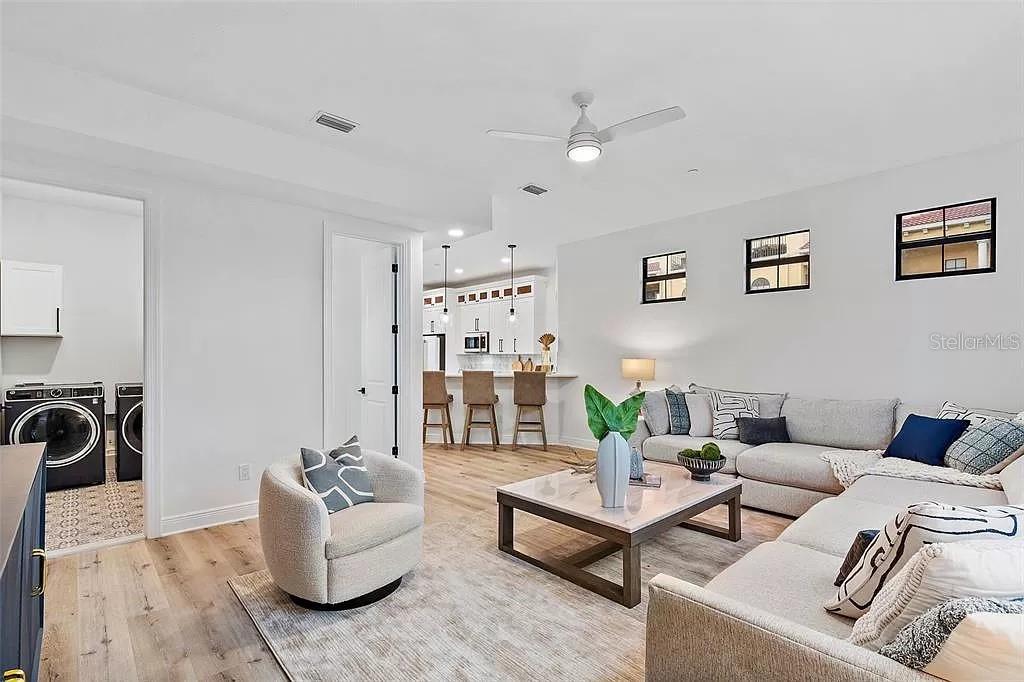 BRISA DEL MAR TWNHMS - Residential Lease