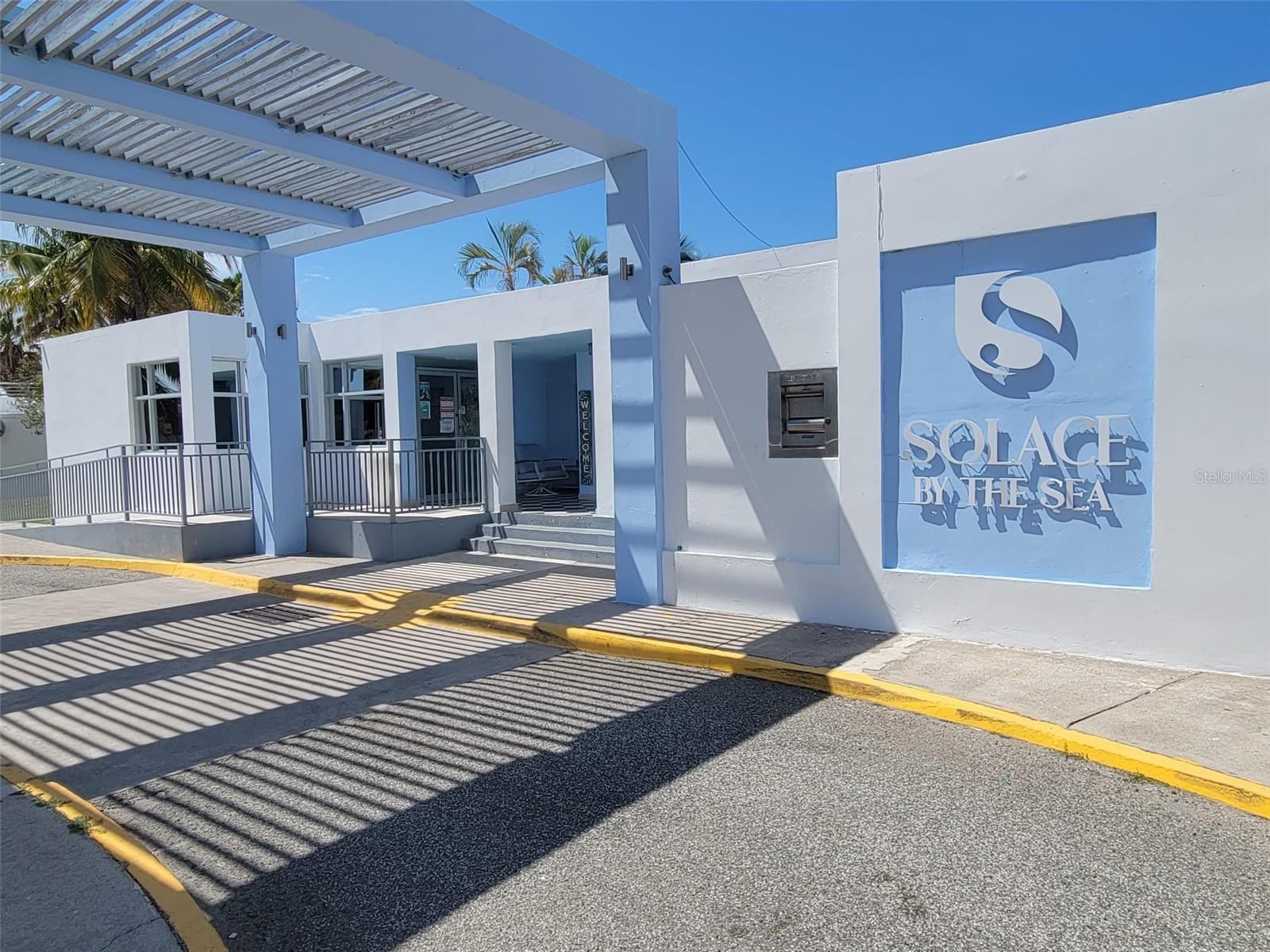Local #2 Located in front of the pool and restaurant of the Solace by the Sea Hotel. Ideal for a SPA, Microblading or eyelash studio. Ideal for Aesthetics, Massage or Lash Artist. Very well located on road #2 exit #220. It has ample free parking for your clients. Rent includes water and electricity Coordinate your visit today.