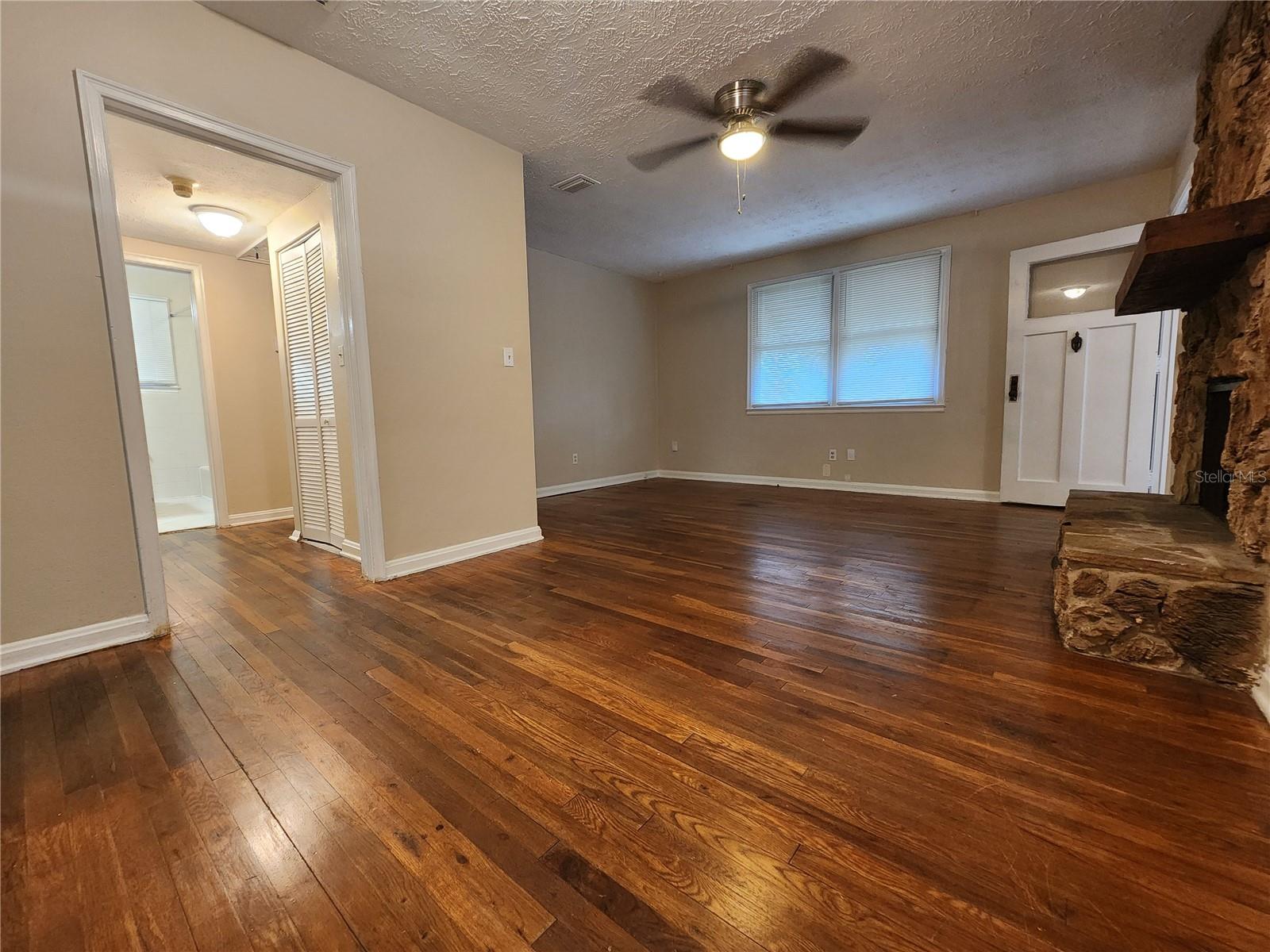 LAKE SIDE PARK - Residential Lease