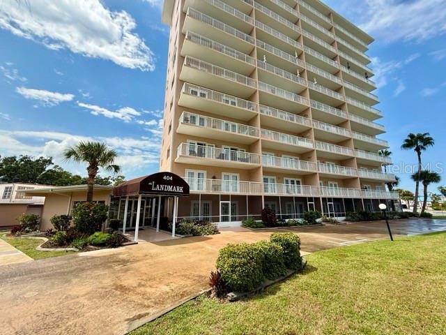 Welcome to 404 S Beach St #101 an updated and move-in ready unit in the heart of Daytona Beach! This well-maintained condo offers a direct
view of the marina right across the street, giving you a relaxing coastal lifestyle every day. Inside, you'll find tasteful updates and a unit in excellent condition,
perfect for immediate occupancy. The community features a sparkling pool on the premises for you to enjoy year-round. The owner is highly motivated to sell, so
it's priced to move quickly. Whether you're looking for a primary residence, a vacation getaway, or an income-producing rental, this is the perfect opportunity.
Investors welcome, this is an ideal investment situation with strong long-term potential. Don't miss your chance to own in this highly desirable location near the
river, downtown shops, dining, and everything Daytona Beach has in store!
