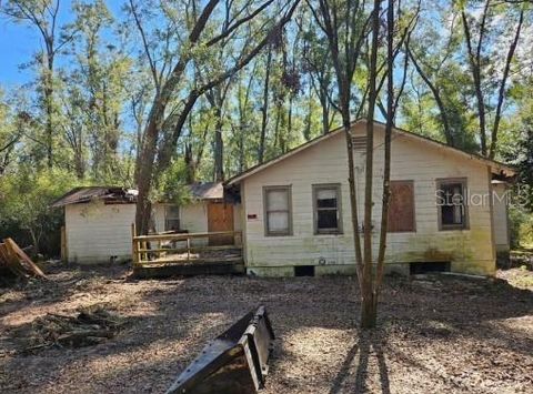 A home in HIGH SPRINGS