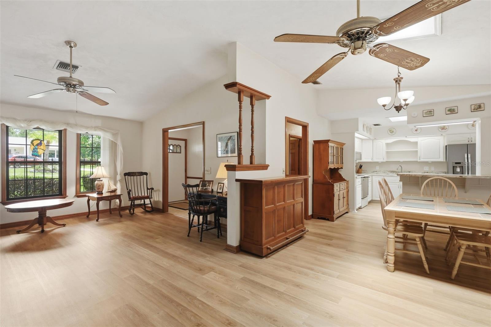 COUNTRY CLUB ESTATES - Residential
