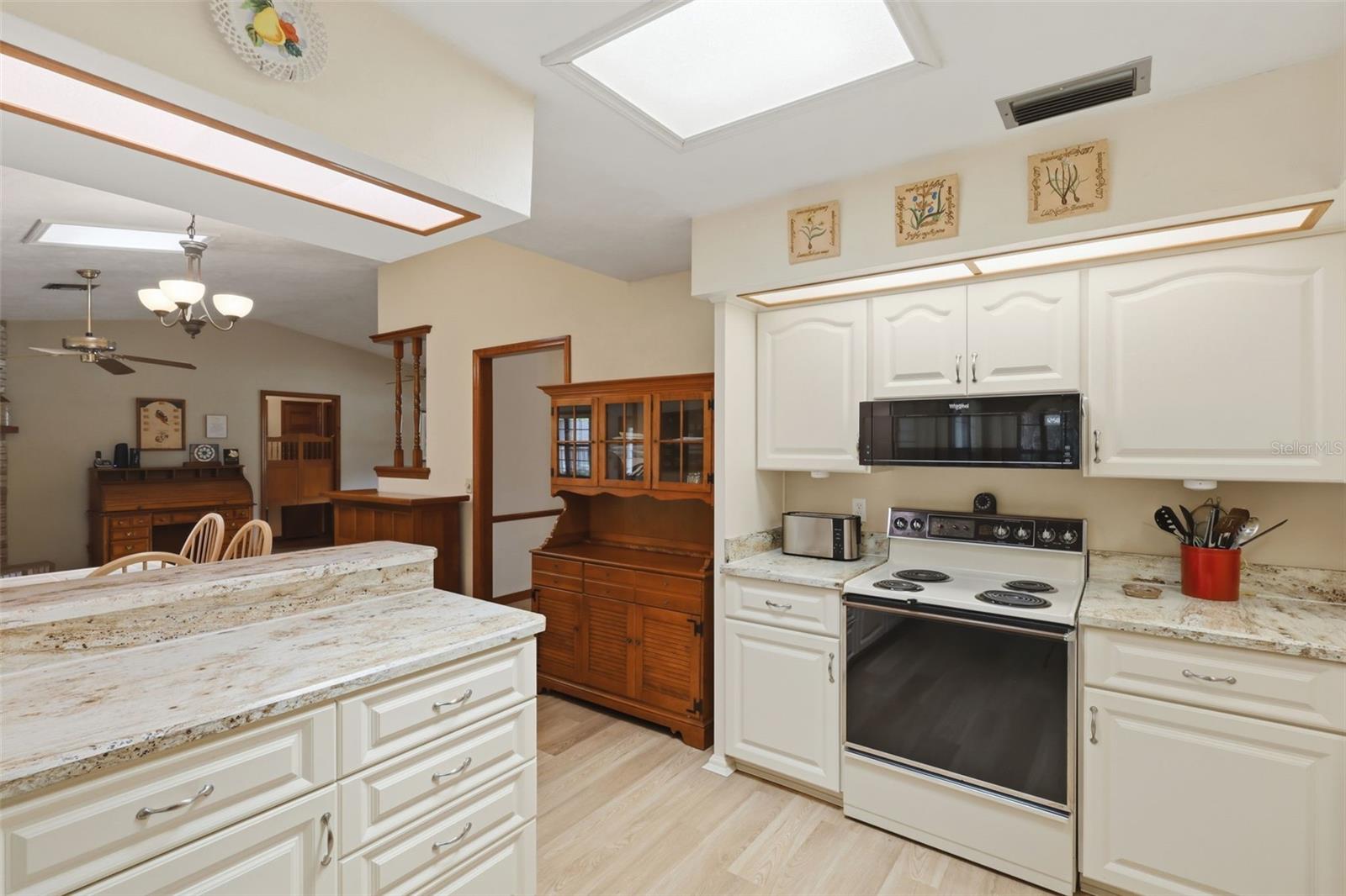 COUNTRY CLUB ESTATES - Residential