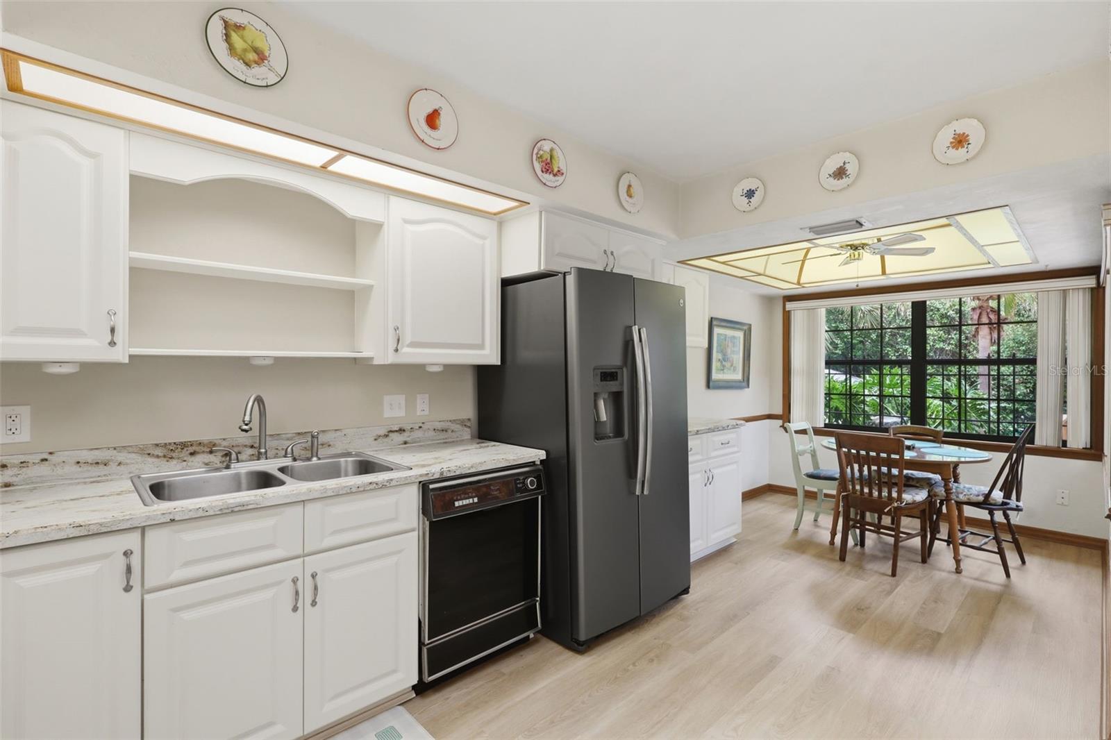 COUNTRY CLUB ESTATES - Residential